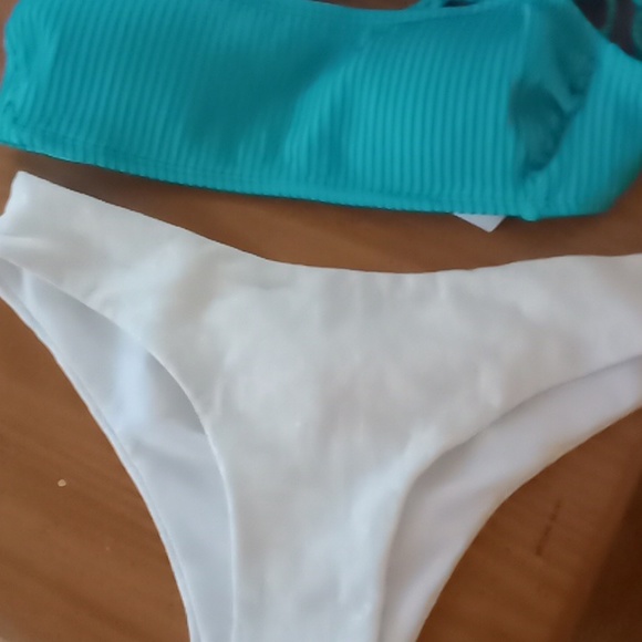 Bikini Set - Picture 2 of 7